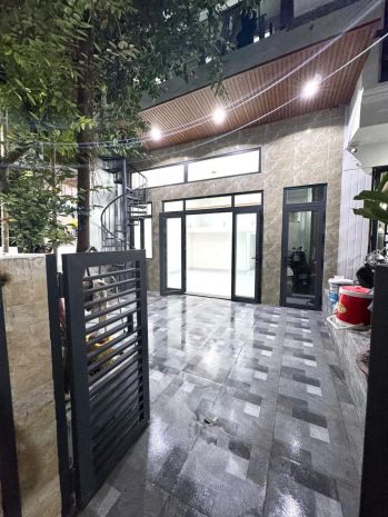Bán nhà q10 cách mạng tháng 8 ngang 6m 4 tầng 95m2: 8,9 tỷ. 7652566