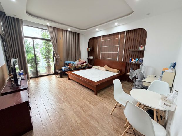 Chính chủ gửi bán shophouse 4.5 tầng 2 mặt tiền nguyễn 7652811