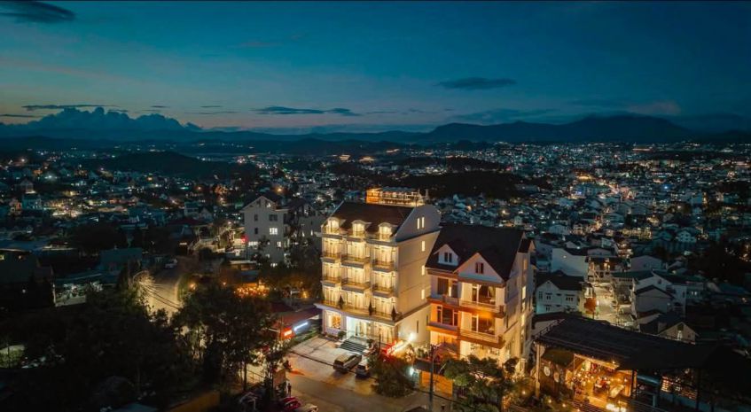 Cần bán khách sạn view cực đẹp mặt tiền 15m đường ngô thì 7654008