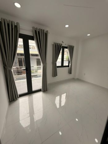 Nhà 2 tầng 4 phòng ngủ, mới xây vào ở ngay - hẻm oto đỗ 7654432