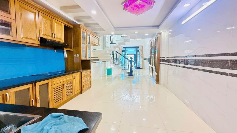Bán nhà gần emart 2  hẻm ô tô tránh nhau  5 tầng, dt 7658932