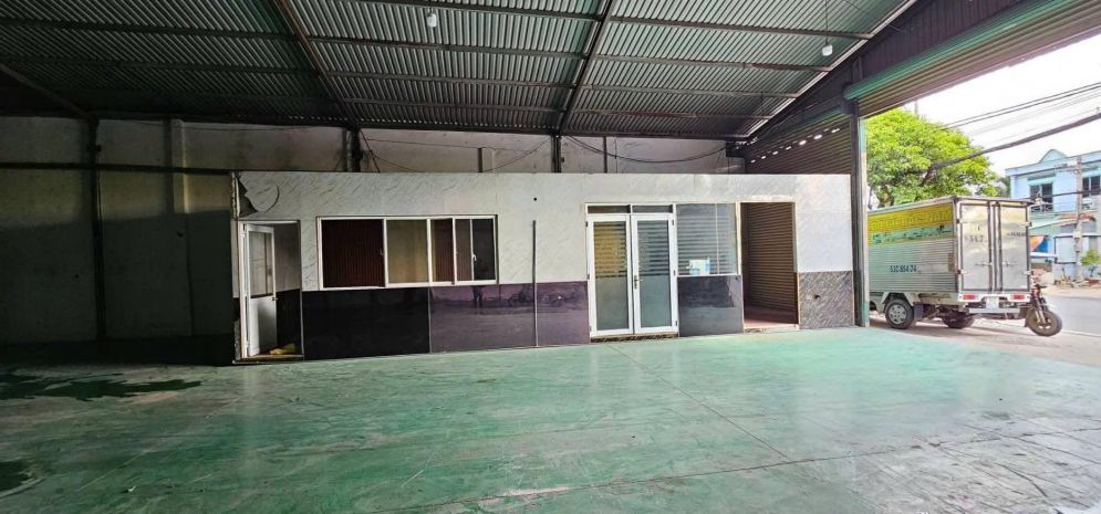 Cho thuê xưởng mặt tiền lê văn khương 1200m2  quận 12 7663534