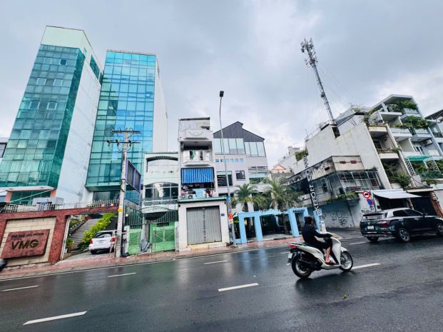 Quận phú nhuận: chính chủ  bán nhà 3 mặt tiền đ.đào duy 7667428