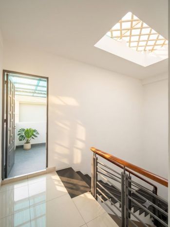Nhà bán diện tích 91m2 ,4 tầng, 4 phòng ngủ lớn, 5wc, quang 7667714