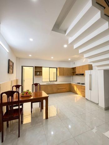 Nhà bán diện tích 91m2 ,4 tầng, 4 phòng ngủ lớn, 5wc, quang 7667715