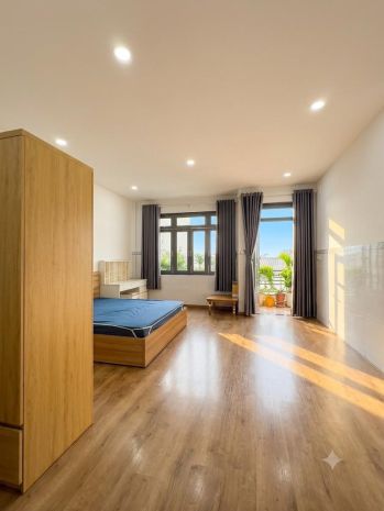 Nhà bán diện tích 91m2 ,4 tầng, 4 phòng ngủ lớn, 5wc, quang 7667716