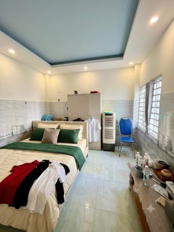 20m ra k ô tô gần nguyễn hoàng 4 tầng đúc, 4pn khép kín, 7672729