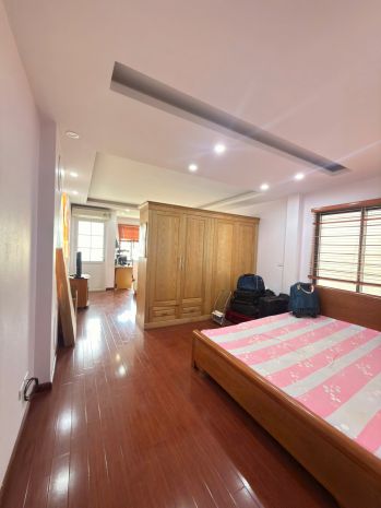 Bán nhà mặt phố hoàng văn thái  6 tầng thang máy  vỉa hè 7672821