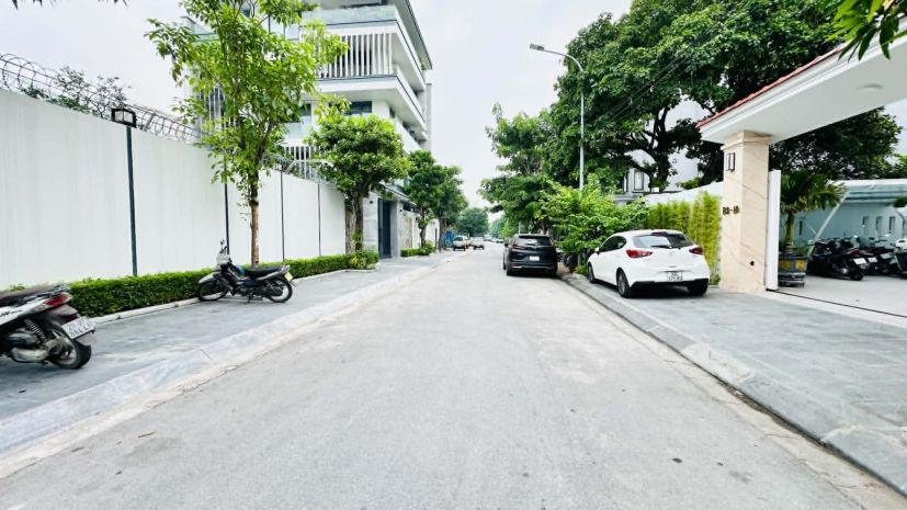 Bán nhà việt hưng, 329m , mặt tiền 12.2m, phân lô, vỉa hè, 7675823