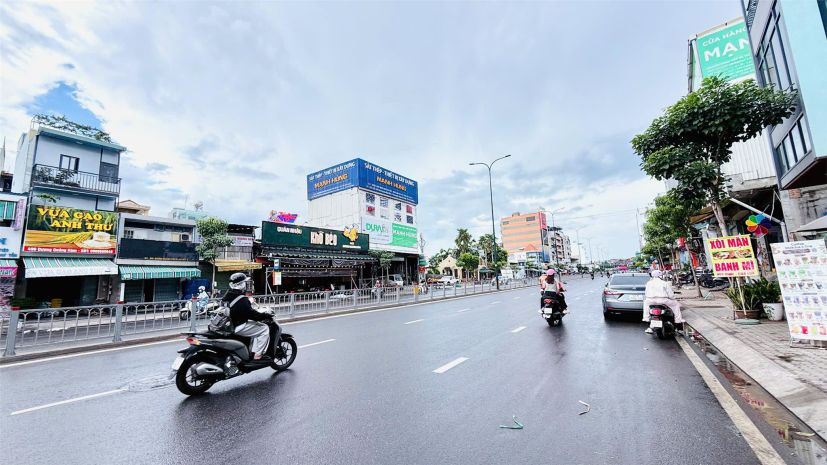 Bán nhà mặt tiền đường quảng hàm,  dt 97m2, sau qh còn 7680813