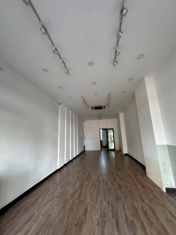 Cho thuê mặt bằng đẹp  trung tâm tp  mặt tiền đường lê 7682457