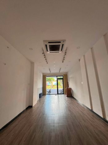 Cho thuê mặt bằng đẹp  trung tâm tp  mặt tiền đường lê 7682458
