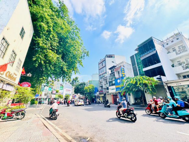 Quận 1: bán nhà 4 tầng mặt tiền đinh tiên hoàng, p.tân 7684021