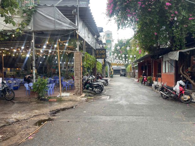 Sang rẻ lắm luôn quán cafe góc 2 mt chỉ : 69 tr , sân rộng 7686060