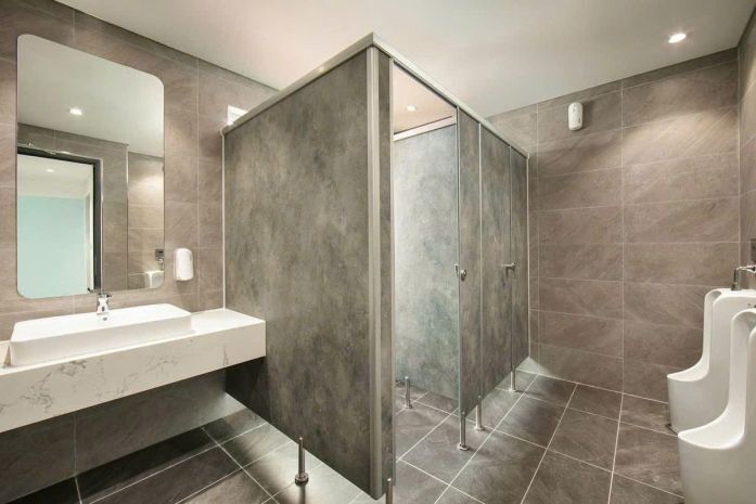 Cho thuê nhà căn góc, lê văn lương, khuất duy tiến, 202m2x 7689017