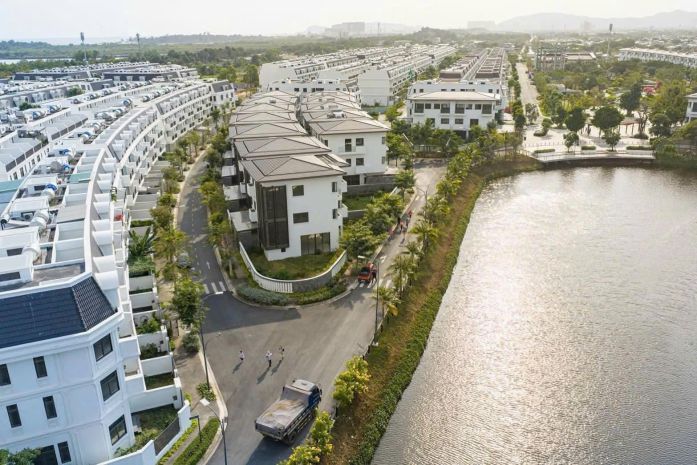 Nhà phố 4 tầng mặt tiền đại lộ 32 khu đô thị khép kín vũng 7690970
