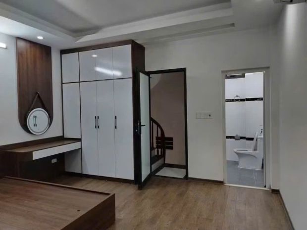 Cho thuê nhà 318 ngọc trì  5 tầng , full nội thất, chỉ 8 7691541