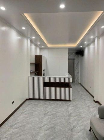 Chính chủ có nhà 5 tầng 1 tum cần cho thuê tại mặt phố lê 7692012