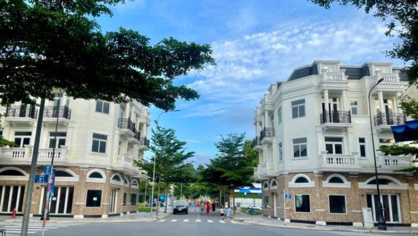 Cho thuê mặt bằng dĩ an, mặt tiền đường 25m, 3 tầng 245 m2, 7696057