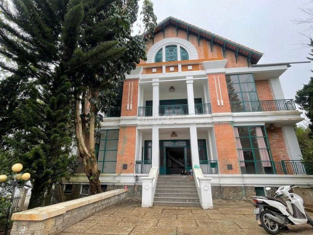 Cho thuê villla sân vườn 1000m2 nguyễn hữu cảnh 12 phòng 7702157