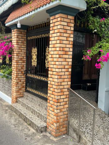Nhà đẹp- giá tốt chính chủ bán nhanh nhà mặt công viên hồ 7703837