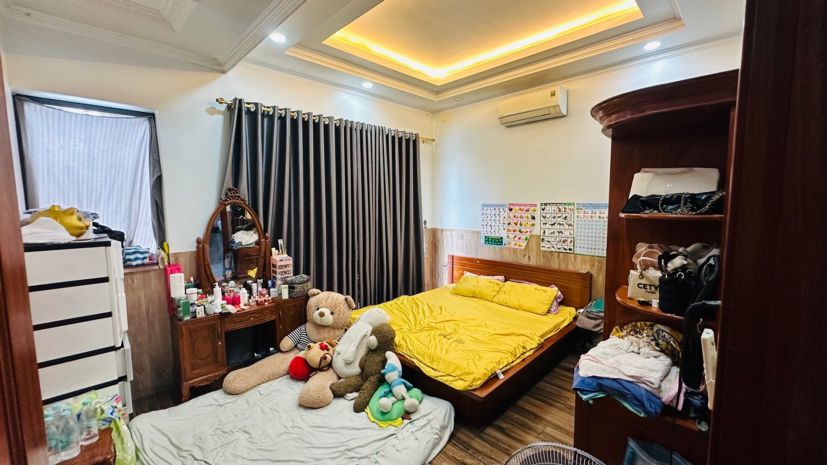 Bán nhà 4 tầng diện tích lớn 240m2 tại đường trung mỹ tây 7705421