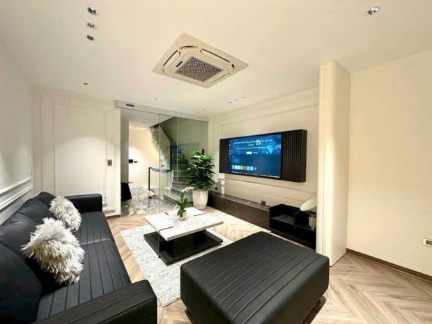 Bán nhà phố trạm  ngõ thông  ô tô vào nhà  thang 7709728