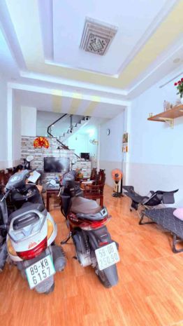 Nhà gần mặt tiền - số vuông đẹp còn mới vô ở ngay 7714998