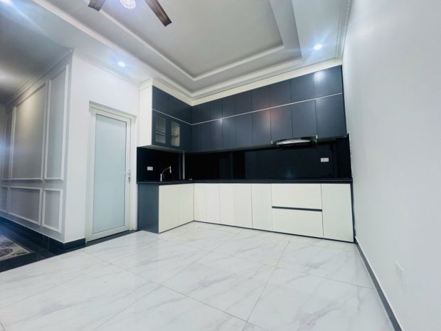 Bán nhà thượng thanh 21 tỷ 75m vỉa hè thang máy ô tô đỗ cửa 7715386
