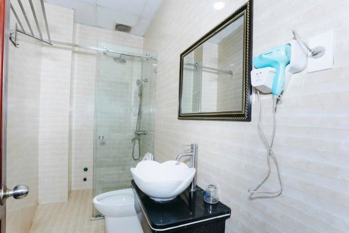 Cần sang nhượng khách sạn 12 phòng đường hà huy tập giá 35 7718663