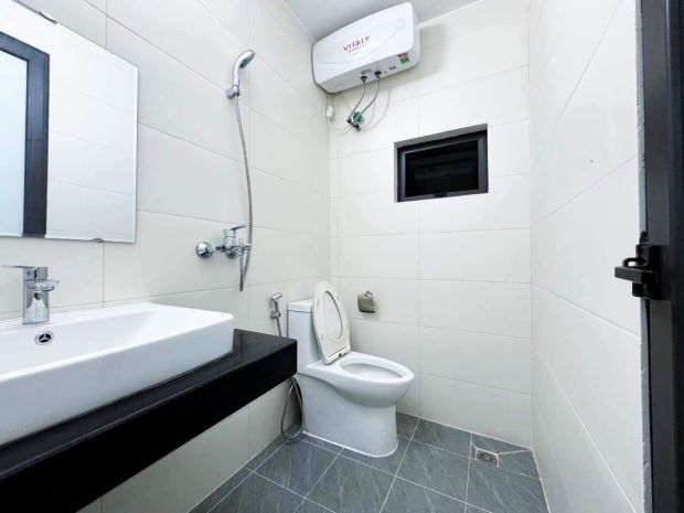 Cho thuê nhà, chùa láng, nguyễn chí thanh, đống đa 350m2* 7718943