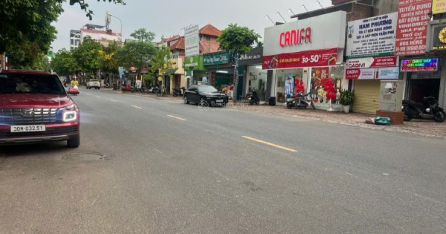 Hiếm! nhà 3 tầng mặt phố ngô xuân quảng  kinh doanh sầm 7719139
