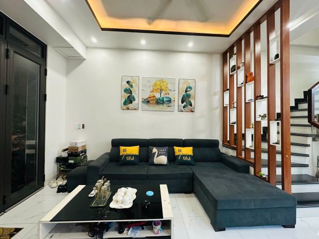 Nhà 3 tầng khu tái định cư vinhomes riverside  hồng 7721053