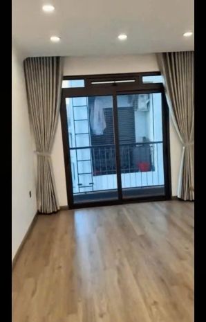 Cho thuê nhà nguyên căn mặt bát khối- cổ linh-35m 5 tẩng 3 7723506