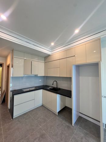 Bát khối 10 tỷ ô tô đỗ cửa,7tầng thang máy,sổ đỏ long biên 7724790
