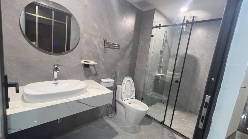 Cho thuê nhà, chùa láng, nguyễn chí thanh, đống đa, 242m2x 7724816