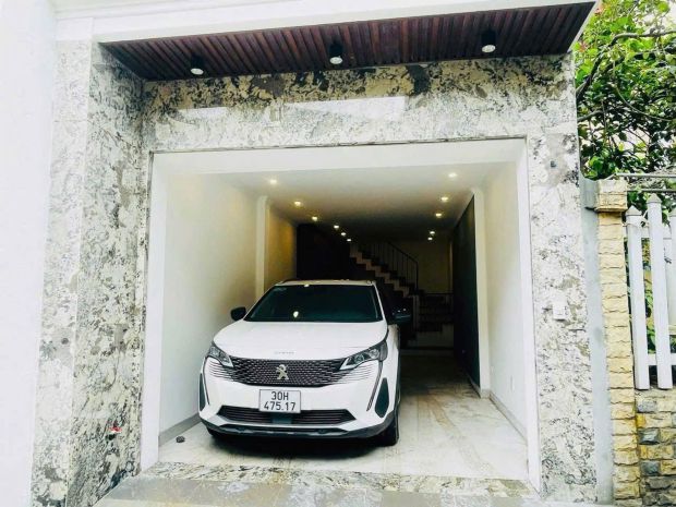 Bán nhà ngọc thụy 11 tỷ 40m ô tô gara,thang máy,sổ đỏ long 7725449