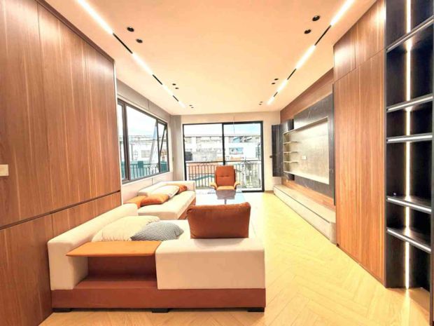 Bán nhà long biên 9 tỷ 40m gara,thang máy,nhà mới 7725570