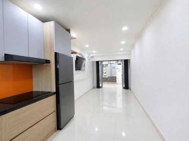 Xe hơi đỗ cửa  điện biên phủ , khu bàn cờ  nhà mới. 7727364