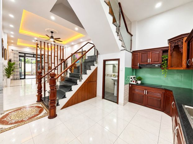 Bán nhà ngay chợ tân hương  đối diện công viên  hxh tránh 7727424
