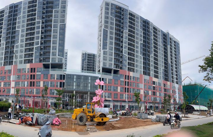Shop chân đế vinhomes hướng đông nam mặt đại lộ nguyễn 7733079
