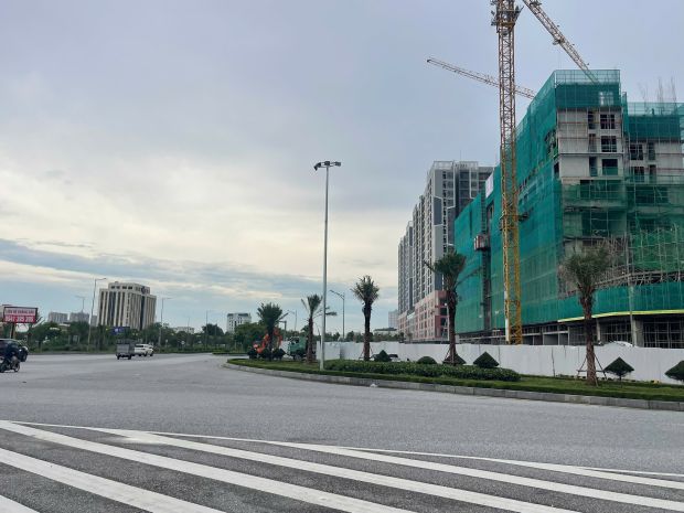 Shop chân đế vinhomes hướng đông nam mặt đại lộ nguyễn 7733081