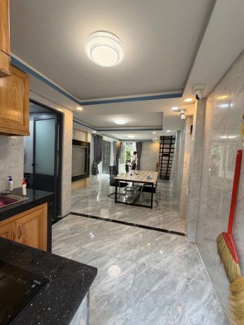 Nhà 2 mặt tiền đoàn giỏi, ngang 8.7, xe hơi ngủ trong nhà mà 7733433