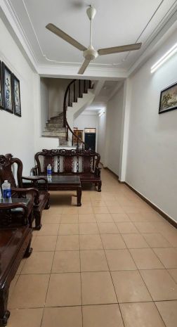 Cho thuê nhà nguyên căn  3 tầng và 1 tum  tại bồ đề, long 7735340