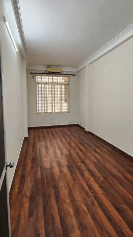 Cho thuê nhà nguyên căn  3 tầng và 1 tum  tại bồ đề, long 7735341