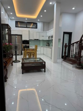 Cho thuê nhà nguyên căn hồng tiến -bồ đề 45m 4 ngủ full nt 7735881