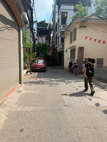 Nhà đẹp đê la thành  39m²  mt 4m  5 tầng  thang máy  ô 7738012