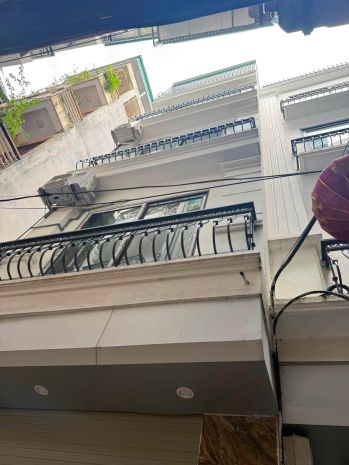 Nhà đẹp đê la thành  39m²  mt 4m  5 tầng  thang máy  ô 7738013
