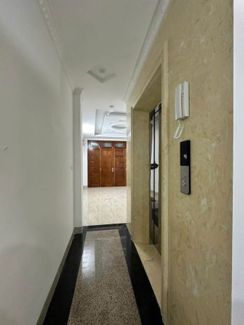 Nhà đẹp đê la thành  39m²  mt 4m  5 tầng  thang máy  ô 7738015