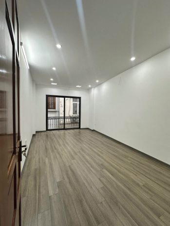 Nhà đẹp đê la thành  39m²  mt 4m  5 tầng  thang máy  ô 7738016